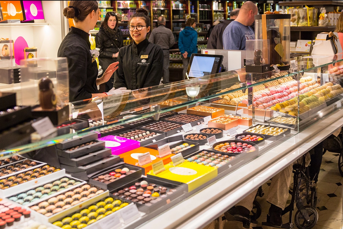 De foodcourt in Harrods in Londen
