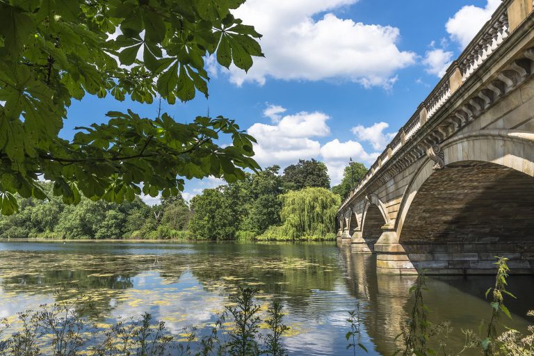 Het openbare park Hyde Park in het centrum van Londen