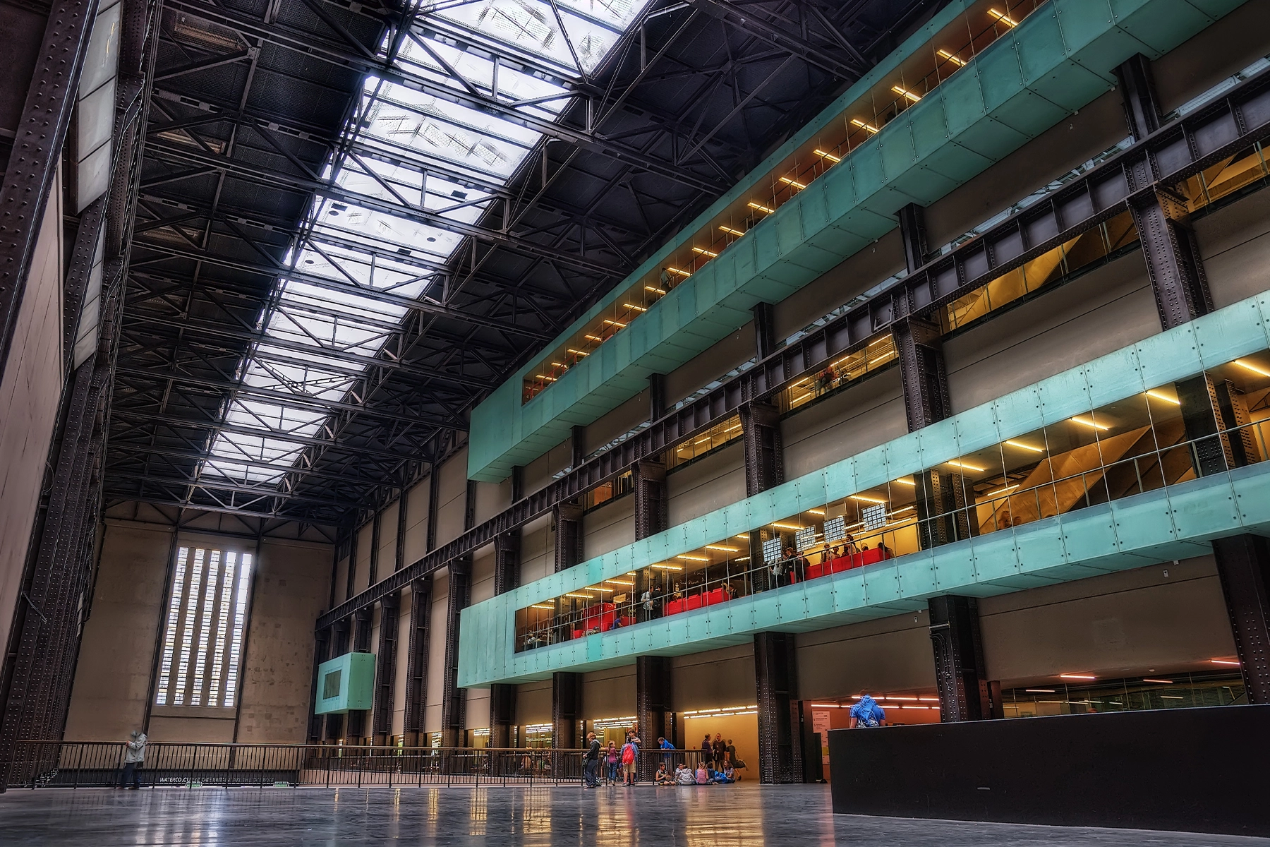 Interieur van het Tate Modern museum in Londen