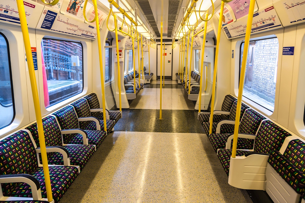 Interieur van de metro in Londen