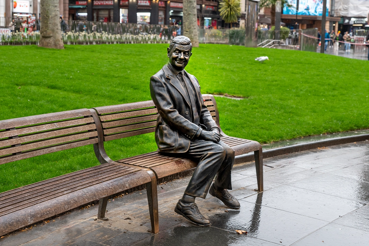 Mr Bean standbeeld op Leicester Square in Londen