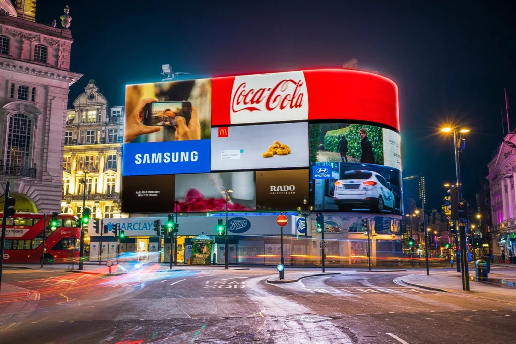 Neon reclames op Piccadilly Circus in Londen